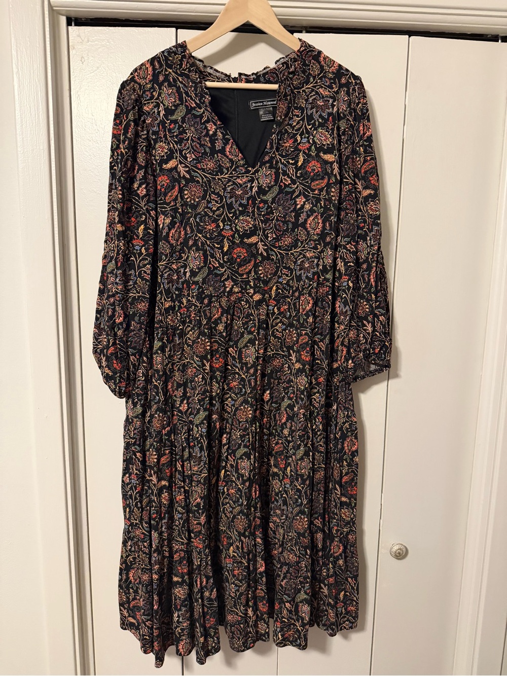 Jessica Howard Floral V-Neck Midi Dress